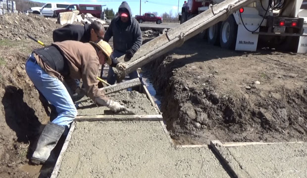 How to pour a concrete footing for a block garage
