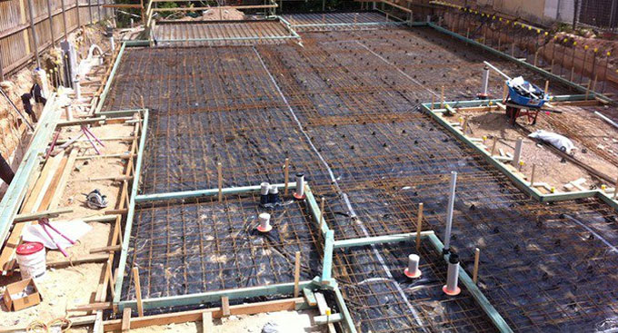 Reinforcement details for slabs-on-ground with crack control factors 